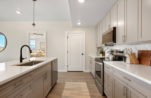 St. George Condo | Desert Daze Hideaway: Desert Color Lagoon + Beaches