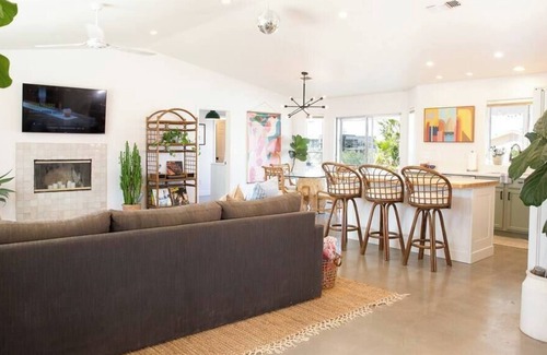 Panorama Heights House | Desert Disco, ideal getaway with pool and jacuzzi.