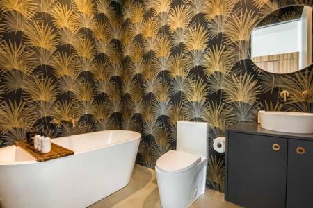 Yucca Valley House | Desert Diamond- Joshua Tree Cowboy Pool and Spa