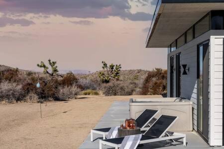 Yucca Valley House | Desert Diamond- Joshua Tree Cowboy Pool and Spa