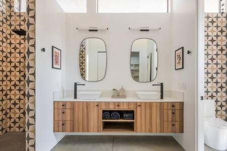 Yucca Valley House | Desert Diamond- Joshua Tree Cowboy Pool and Spa