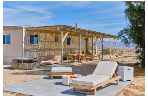 Wonder Valley House | Desert Dream Cabin, Healing Mineral Water Tub