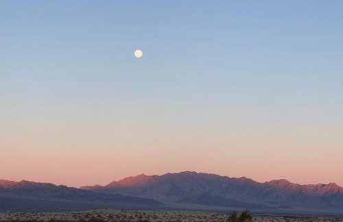 Wonder Valley House | Desert Dream Cabin, Healing Mineral Water Tub