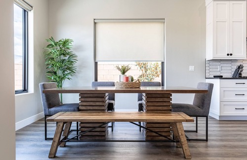 Washington House | Desert Dreaming 2 Bedroom, Den, Pet Friendly, Hot Tub EV Charger