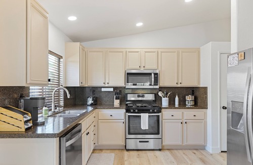 Indio House | Desert Dreams - Charming 2-bedroom house with a salt water pool