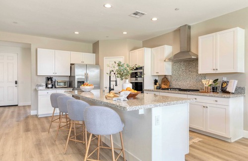 Coachella Cottage | Desert Eden by Avantstay 6BR w/Ensuite Backyard Oasis w/Pool & Hot Tub!