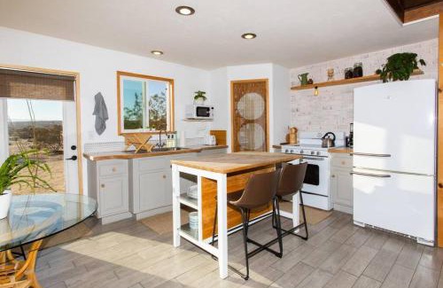 Twentynine Palms House | Desert Escape+Art studio+Trailer