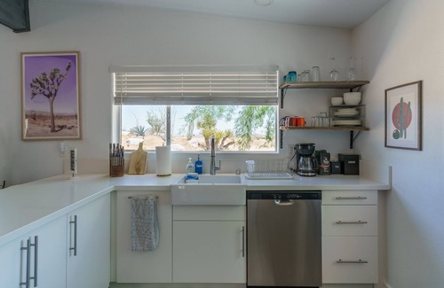 Yucca Valley House | Desert Escape: Stargazing, Pet-Friendly, Starlink