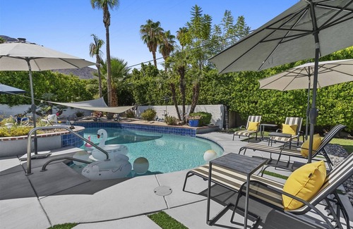 Tahquitz River Estates House | Desert Flamingo House