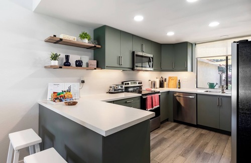 Palm Desert House | Desert Gateway Mid-Century home on country club! 5 minutes to El Paseo district
