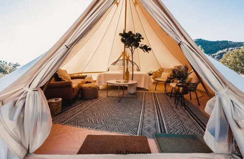 Yucca RV Rental | Desert Glamping Escape w/ Shared Bathroom: Boulders at Ravari (3 of 6)