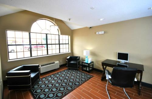 Tucumcari Hotel | Desert Inn Tucumcari