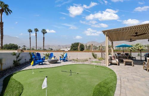 La Quinta House | Desert Isle Walk to Stadium Course MTN Views