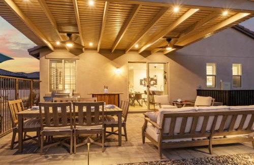 La Quinta House | Desert Isle Walk to Stadium Course MTN Views