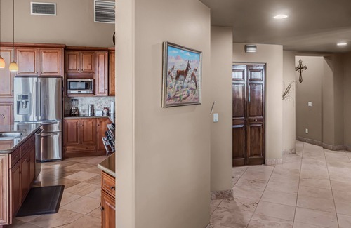 Skyline Bel Air Estates House | Desert Manor- An Exclusive 4BR Retreat House