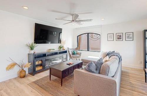 Arts District Apartment | Desert Oasis Condo