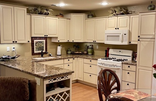 Racquet Club Estates House | Desert Oasis in Sunrise Palms
