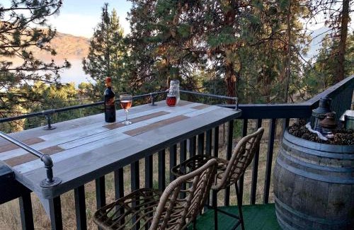 Central Okanagan Apartment | Desert Pines Holiday Getaway