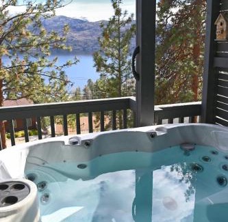 Central Okanagan Apartment | Desert Pines Holiday Getaway