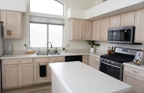 Paradise Valley Village House | Desert Ridge, City North, High Street, Shop, Dine, golf, Mayo Clinic. Furnished.