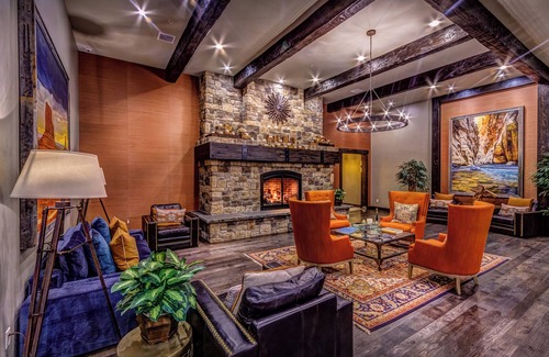 Bluff Hotel | Desert Rose Resort & Cabins