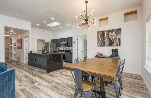 Las Cruces House | Desert Sanctuary Retreat! Pet Friendly! Hot tub!