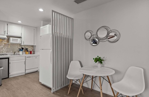 Palm Springs Apartment | Desert Studio patio, fire-pit, parking washer/dryer