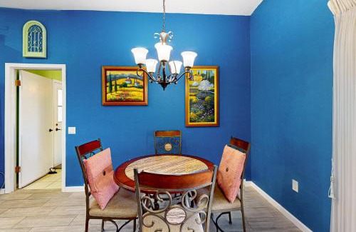 Sun City House | Desert Sun Retreat