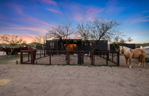 Wickenburg House | Desert Sunrise: Horses and Dogs Welcome