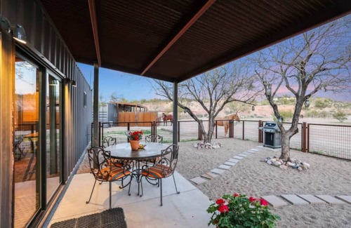 Wickenburg House | Desert Sunrise: Horses and Dogs Welcome