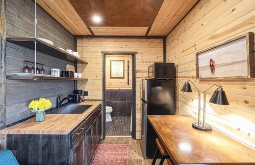 Wickenburg House | Desert Sunrise: Horses and Dogs Welcome