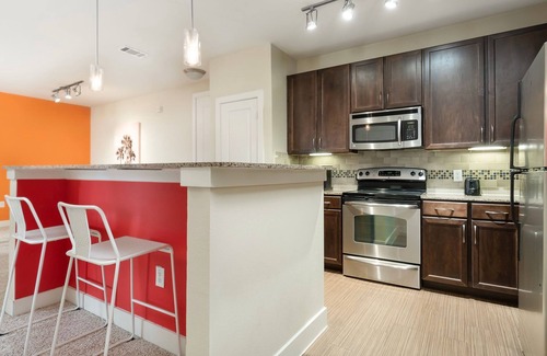 Park Central Apartment | Desert Sunset Near Galleria Medical City
