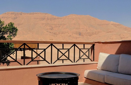 Luxor House | Desert top floor Suite at Malkata House: Pool & Dine