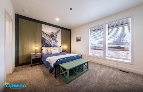 Kanab House | Desert Tracks Family Getaway Hot Tub and Patio