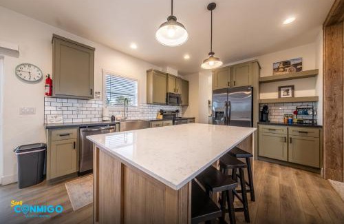 Kanab House | Desert Tracks Family Getaway Hot Tub and Patio