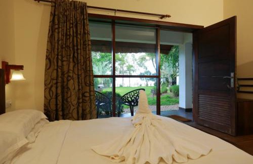 Muhamma Resort | Deshadan Backwater Resort - The best sunrise view