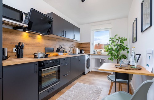 Haunstetten-Sud Condo | Design Apartment - 2 Bedrooms - Kitchen - Free Parking