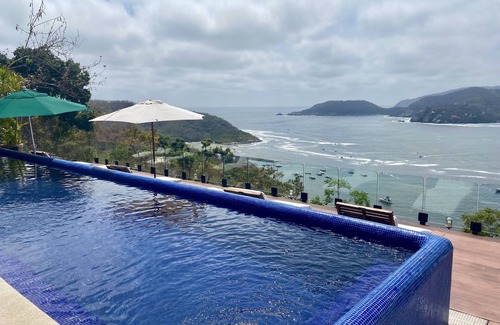 Playa Las Gatas House | Design Beach House with spectacular view to Bahía de Zihuatanejo