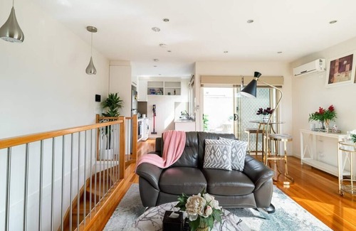 Glenroy Apartment | Design/bright/cosy townhouse between airport &city