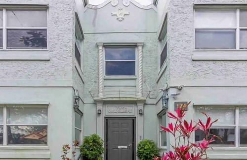 Buena Vista House | Design District Apartment E
