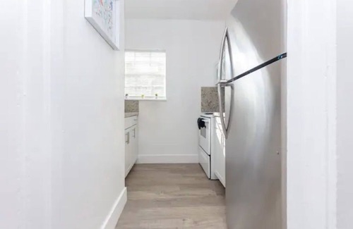 Buena Vista House | Design District Apartment (201)
