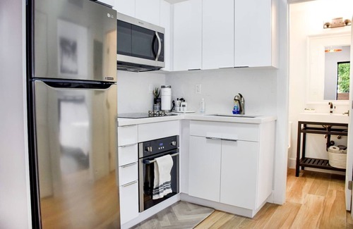Buena Vista House | Design District Guesthouse - 2Bdrms