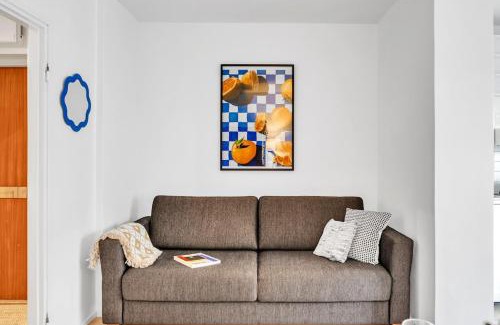 Punavuori Apartment | Design District w King Bed, Netflix, tram and bus nearby