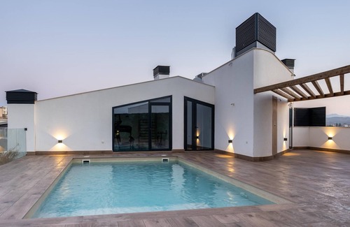 Santiago y Zaraiche Apartment | Design flat for 2 people with communal swimming pool and gym.