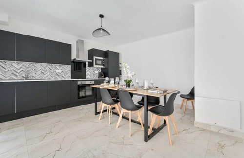 Les Stades House | Design house - 8 pers - Paris/Disney 30 min away