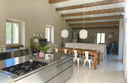 Furlo House | Design-landhaus mit Pool am Furlo-nationalpark