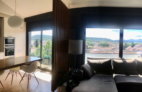 Olot Apartment | Design penthouse with terrace in the center of Olot