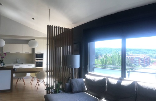 Olot Apartment | Design penthouse with terrace in the center of Olot