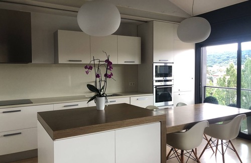 Olot Apartment | Design penthouse with terrace in the center of Olot