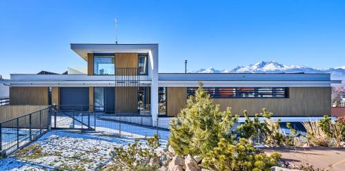Kezmarok Apartment | Design Villa Stella private pool & spa
